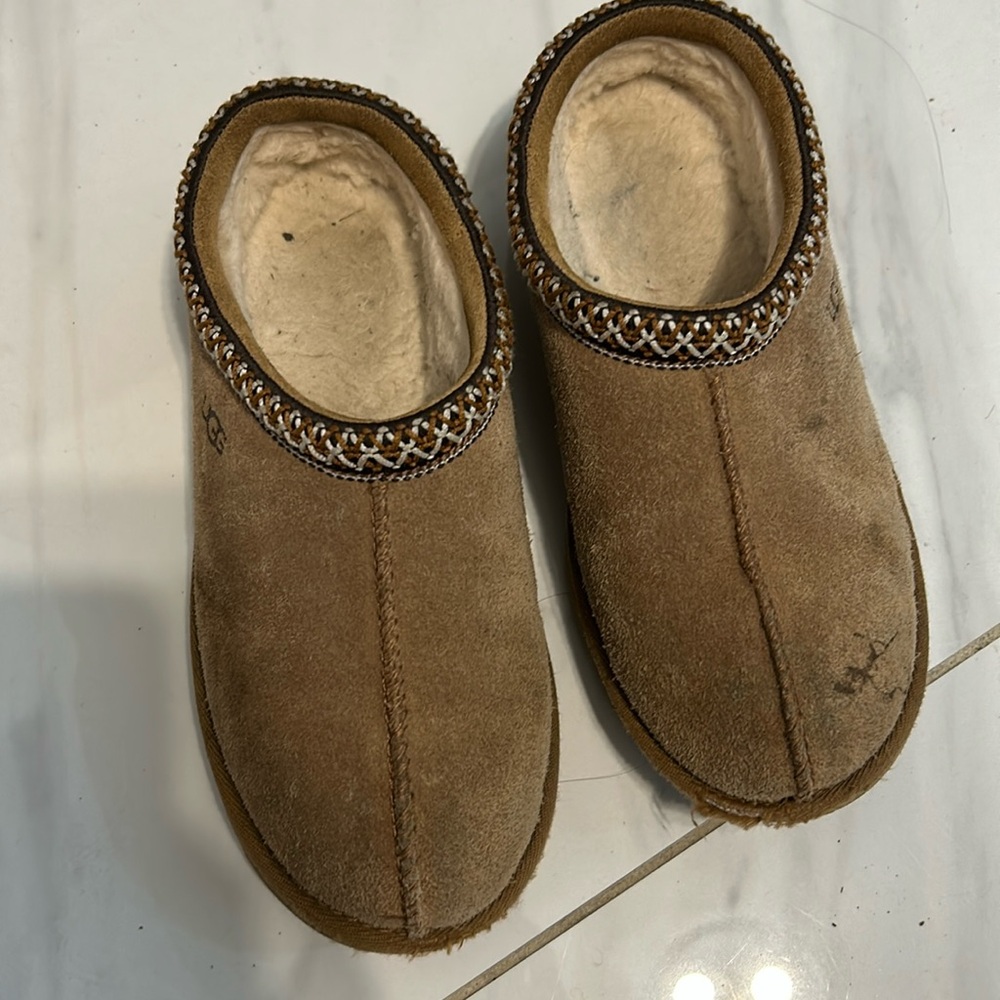 Ugg Tasman Kids size 4Y